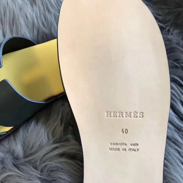 Replica Hermes Izmir Sandals In Dark Green Swift Leather Replica Hermes Izmir Sandals In Dark Green Swift Leather
