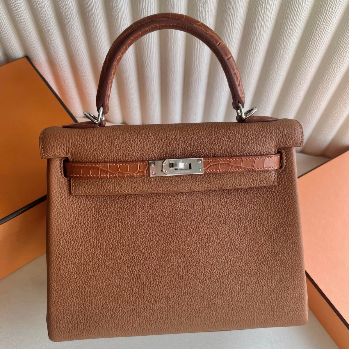 Hermes Touch Kelly 25 Retourne Bag in Gold Togo Leather and Alligator