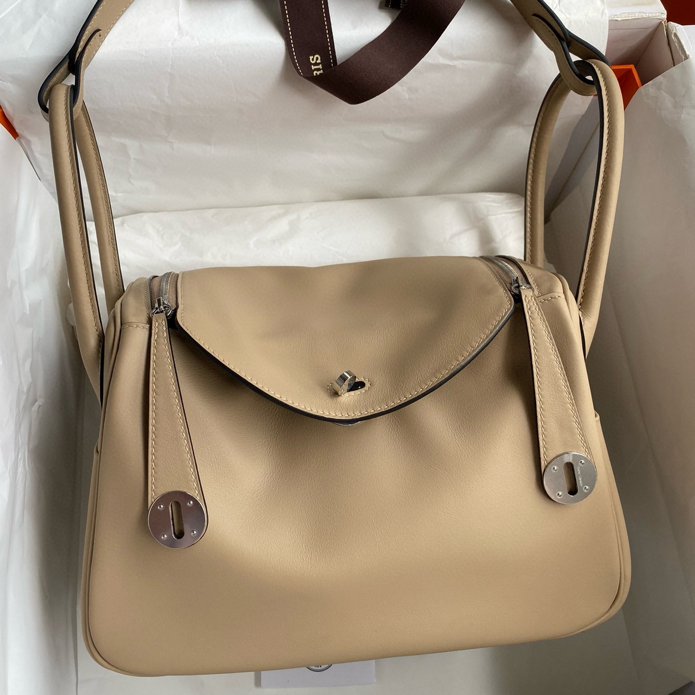 Hermes Lindy 26 Verso Handmade Bag in Trench Swift Calfskin 