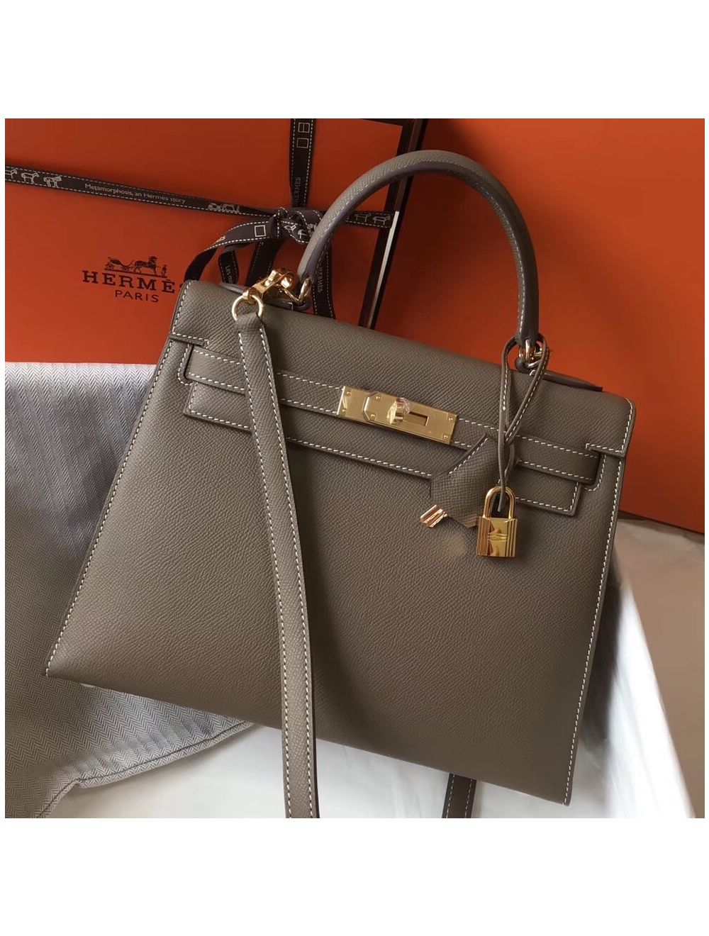 Kelly 28 leather handbag Hermès Grey in Leather - 25262102